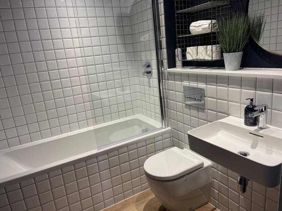Trendy Apartment In Cardiff Free Parking Bagian luar foto