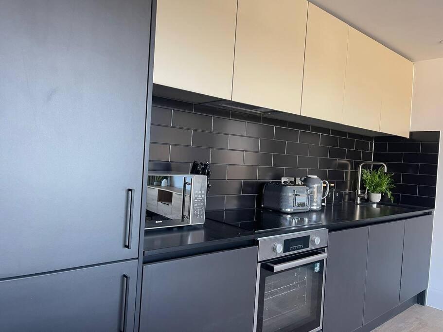 Trendy Apartment In Cardiff Free Parking Bagian luar foto