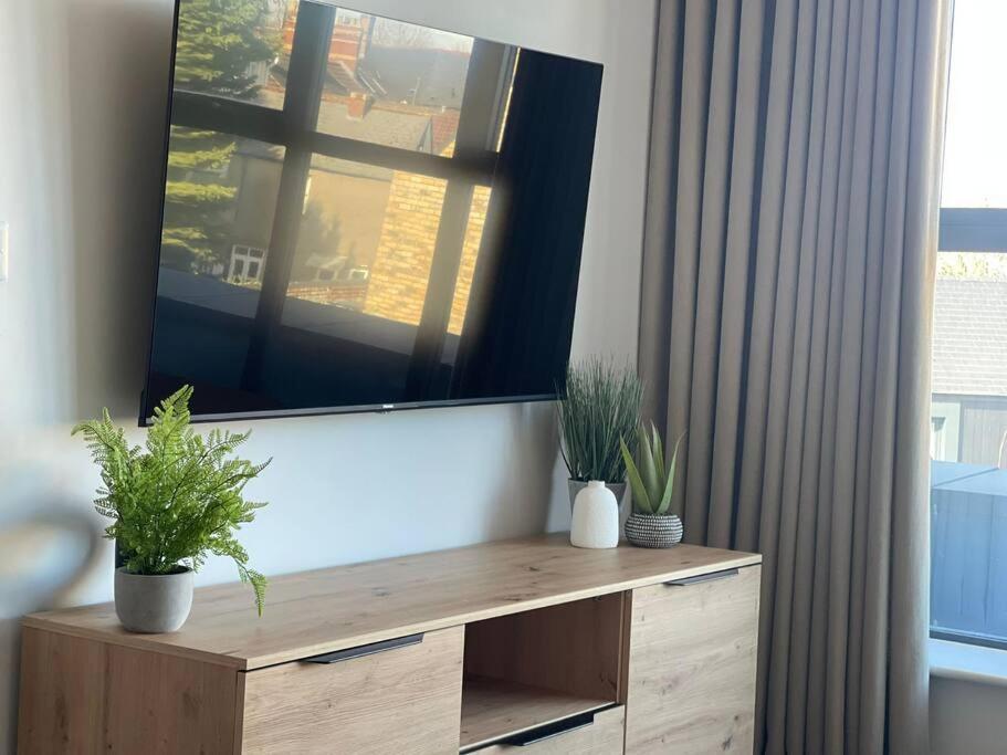 Trendy Apartment In Cardiff Free Parking Bagian luar foto