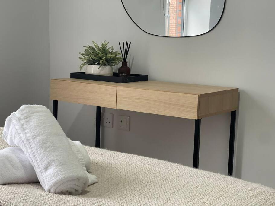 Trendy Apartment In Cardiff Free Parking Bagian luar foto