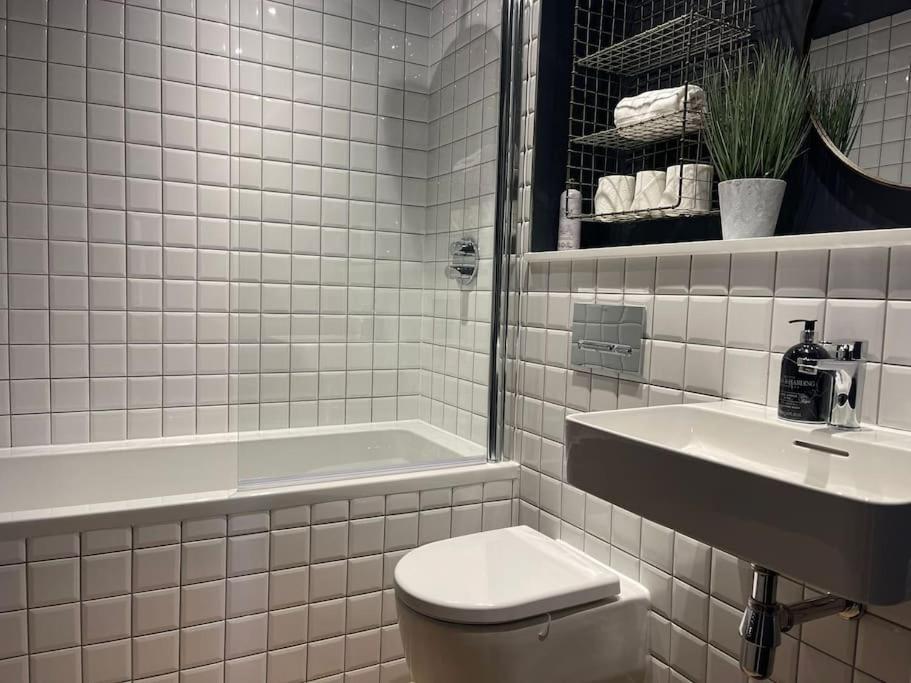 Trendy Apartment In Cardiff Free Parking Bagian luar foto