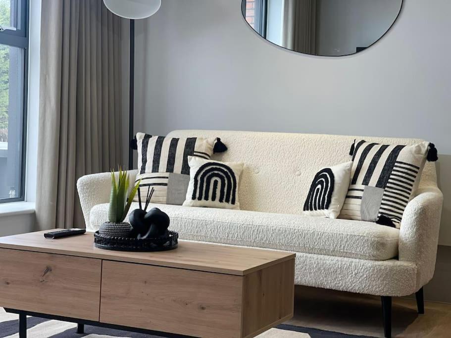 Trendy Apartment In Cardiff Free Parking Bagian luar foto