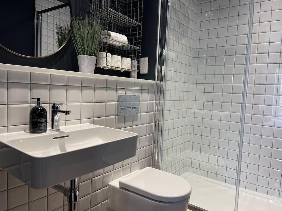Trendy Apartment In Cardiff Free Parking Bagian luar foto